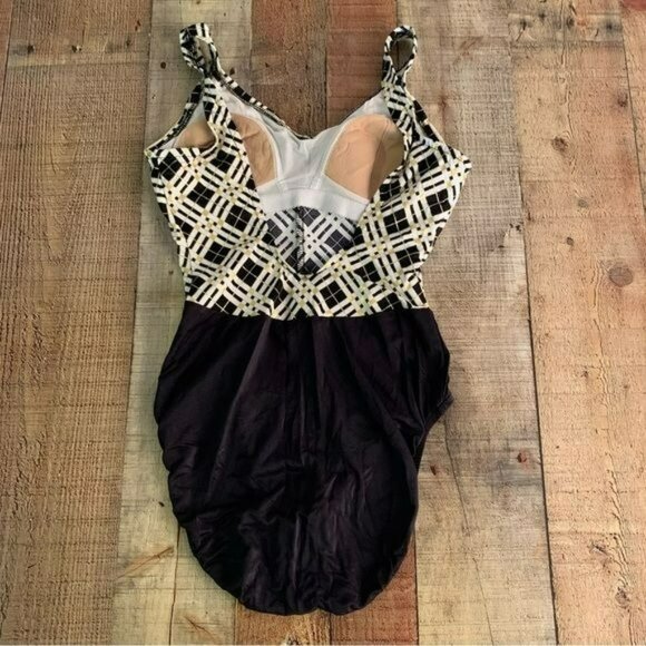 Jantzen women vintage black white and gold geometric shaped one piece swimsuit - Picture 6 of 7